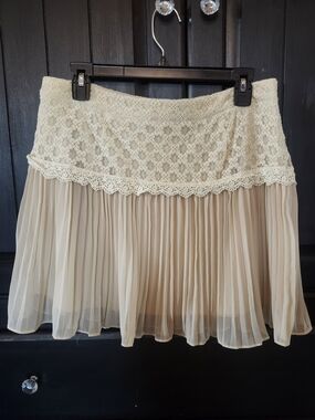 Umgee Cream Lace Trim Pleated Mini Skirt